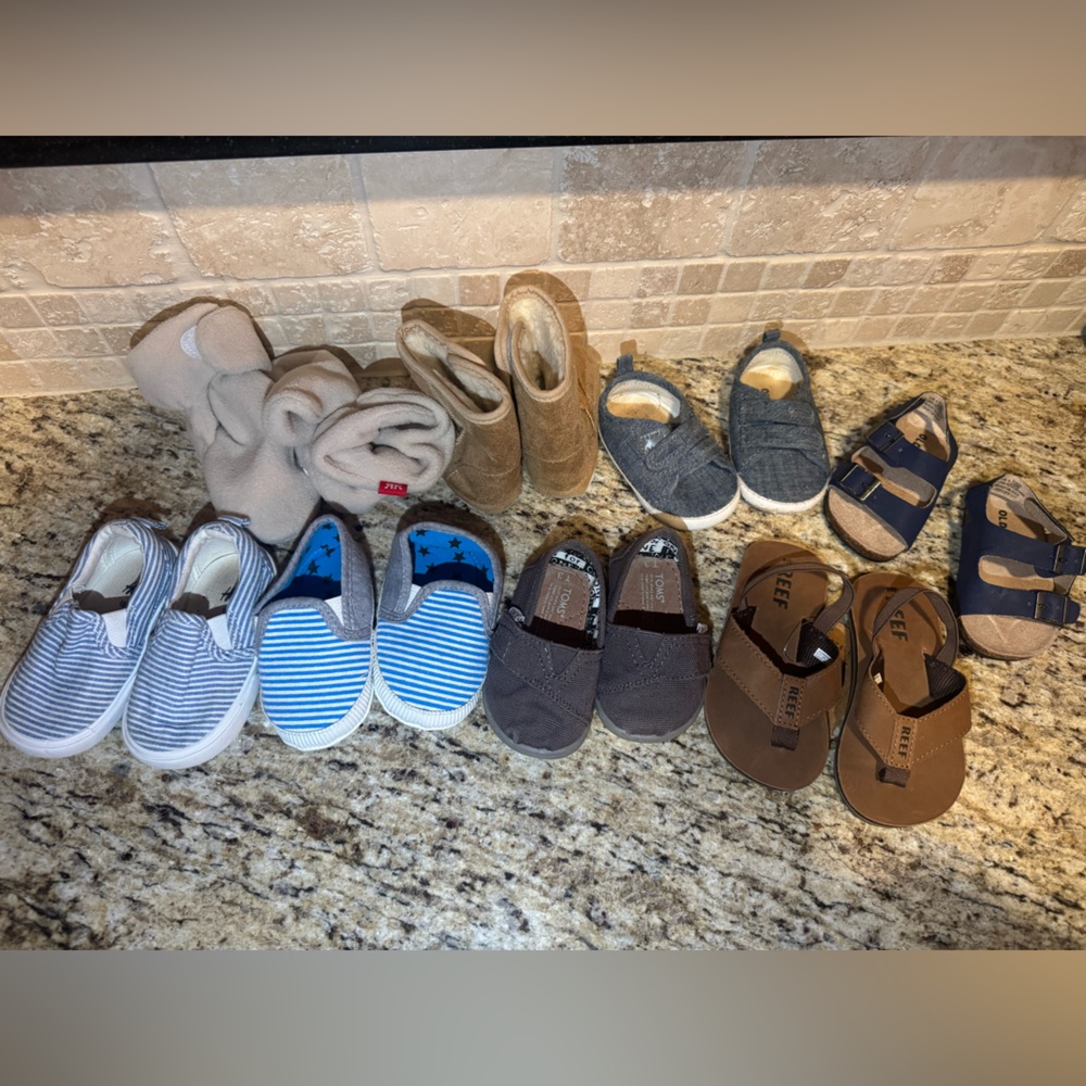 8 pairs of baby shoes sizes 6/12 months to size 3T. Never or barely worn!